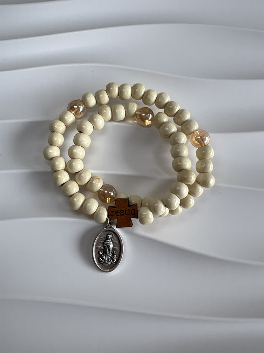 Rosario de Mano de madera y cristal color crema - detalle