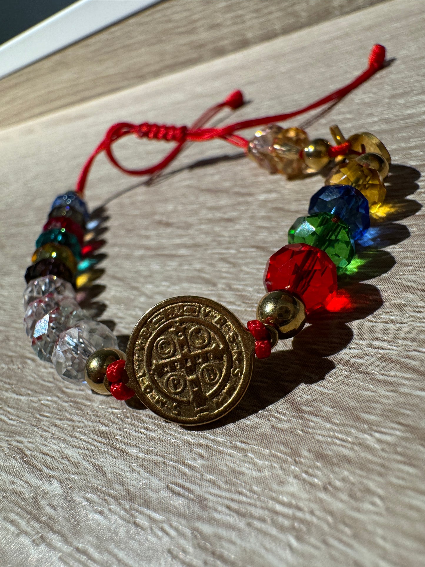 Pulsera San Benito – Un escudo de fe en tu camino