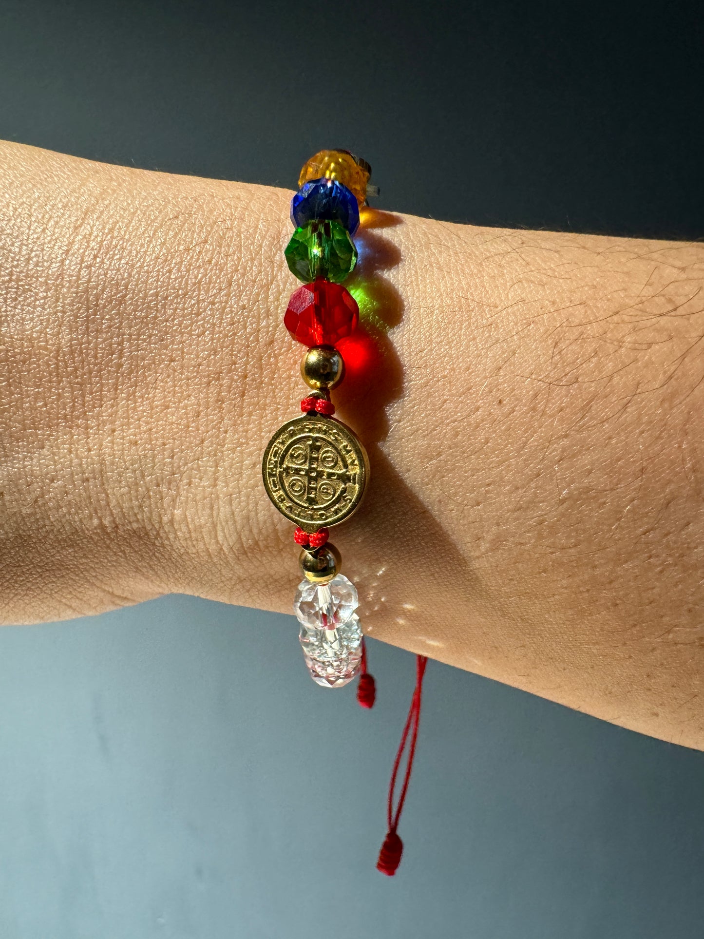 Pulsera San Benito – Un escudo de fe en tu camino