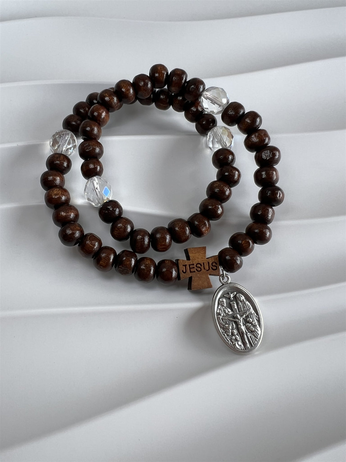 Rosario de Mano de madera y cristal café oscuro - detalle