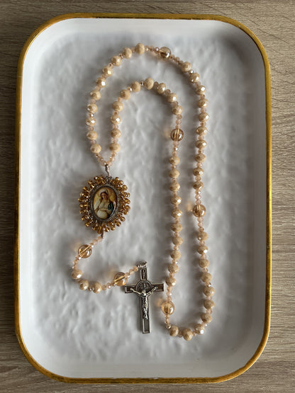 Rosario Recamado champán con medalla de la Virgen